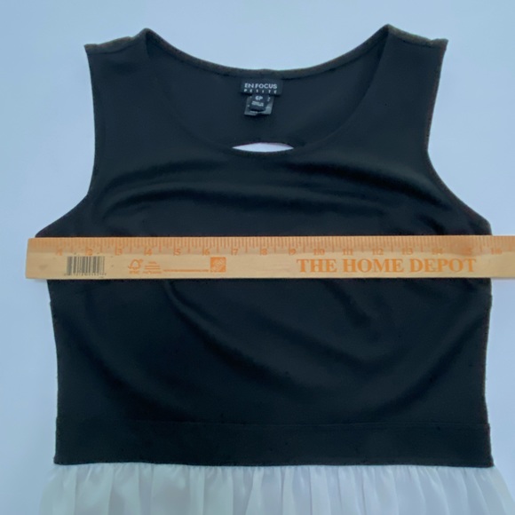 En Focus Studio Black and White Sleeveless dress with
Open Back size 6P - Picture 7 of 9